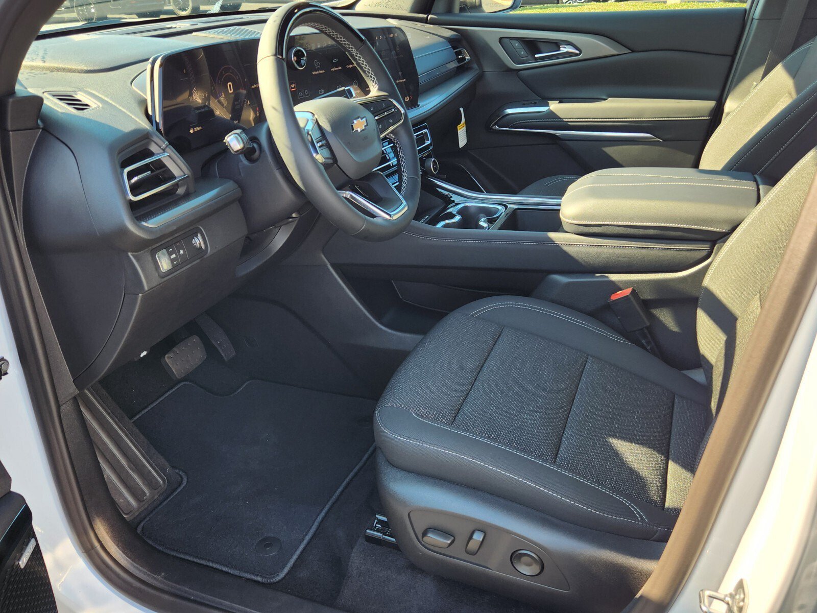 New 2026 Chevrolet Traverse LT w/ Enhanced Driving Package FWD image 5