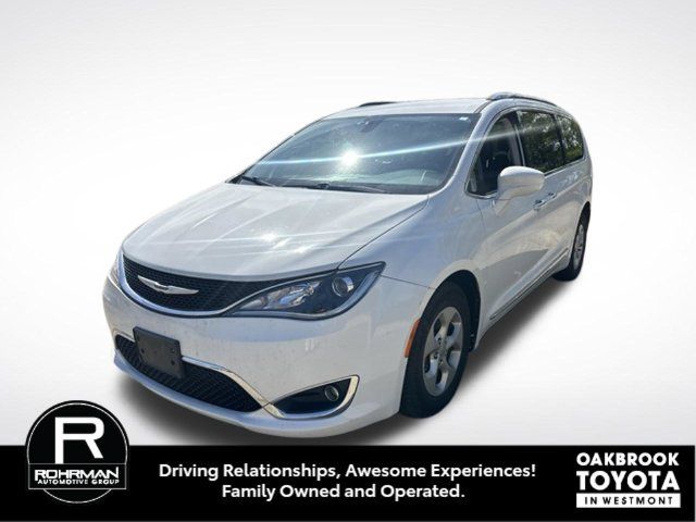 Used 2017 Chrysler Pacifica Touring-L Plus FWD image 1