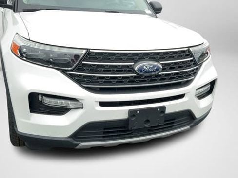 Used 2022 Ford Explorer XLT w/ Equipment Group 202A AWD/4WD image 21