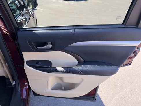 Used 2015 Toyota Highlander XLE AWD/4WD image 27