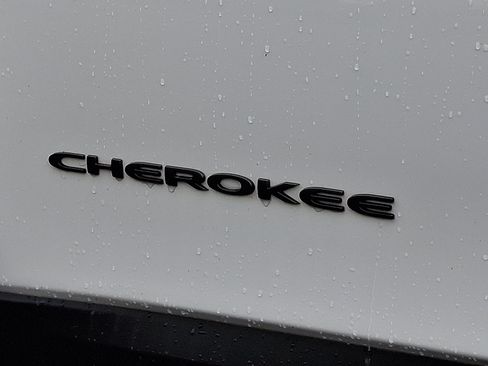Used 2022 Jeep Cherokee Trailhawk w/ Trailer Tow Group AWD/4WD image 30