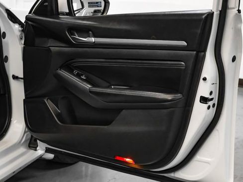 Used 2020 Nissan Altima 2.0 Platinum image 39