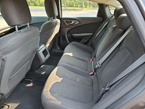 Used 2015 Chrysler 200 Limited FWD image 18