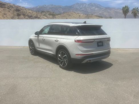 Used 2023 Lincoln Corsair Reserve w/ Equipment Group 201A FWD image 7