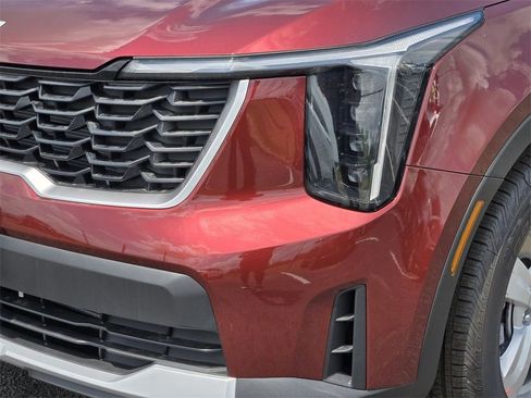 New 2025 Kia Sorento LX image 6