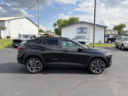Used 2025 Chevrolet Trax RS FWD image 25