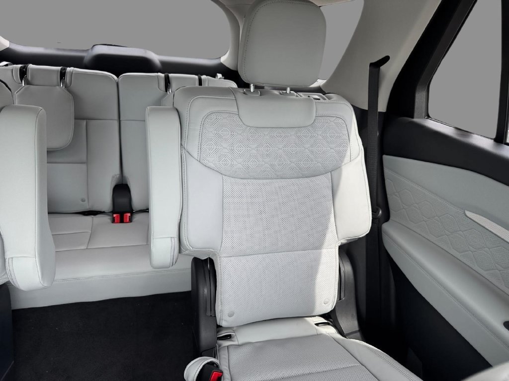 New 2026 Ford Explorer Platinum w/ LUX Leather Package AWD/4WD image 15