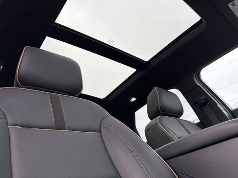 Used 2023 Chevrolet Blazer Premier w/ Driver Confidence II Package image 17