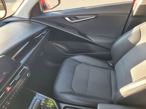 Used 2024 Kia Niro EX FWD image 12
