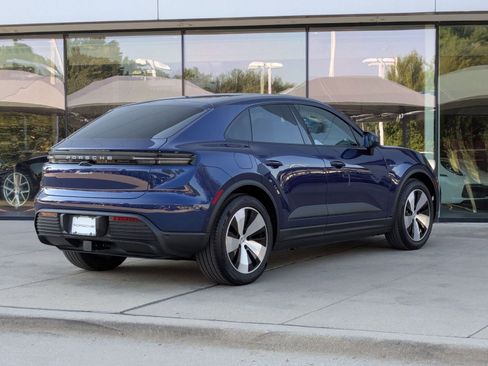 New 2025 Porsche Macan 4 Electric AWD/4WD image 9