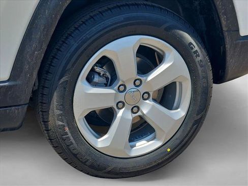 Used 2019 Jeep Compass Latitude w/ Popular Equipment Group FWD image 30