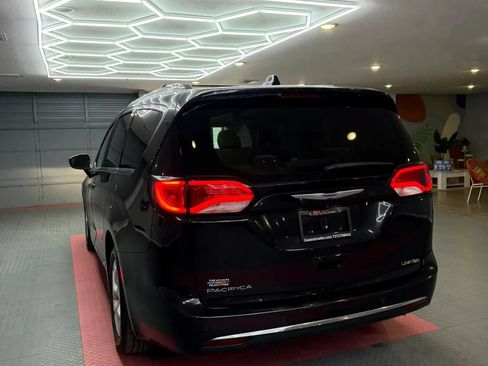 Used 2020 Chrysler Pacifica Limited FWD image 4