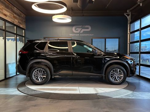 Used 2023 Nissan Rogue S AWD/4WD image 2
