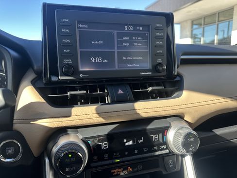 Used 2021 Toyota RAV4 XLE image 17