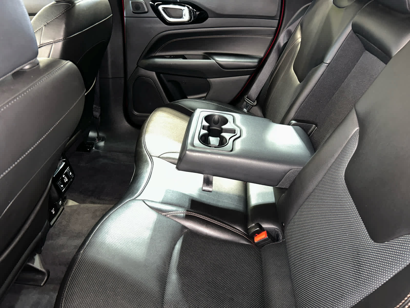 Used 2022 Jeep Compass Limited w/ (RED) Package AWD/4WD image 10