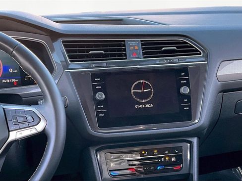 Used 2022 Volkswagen Tiguan SE image 6