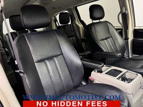 Used 2014 Chrysler Town & Country Touring image 22