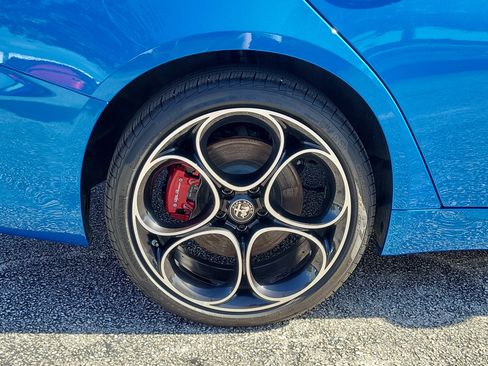 Used 2024 Alfa Romeo Giulia Veloce image 5