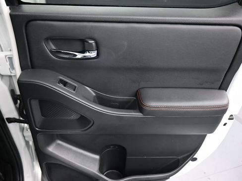 Used 2024 Nissan Frontier PRO-4X w/ Technology Package image 39