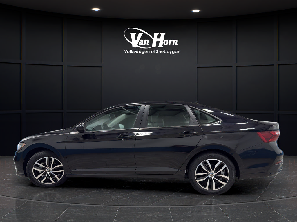Used 2025 Volkswagen Jetta SE FWD image 4