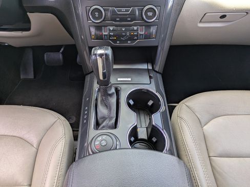 Used 2018 Ford Explorer XLT w/ Equipment Group 202A AWD/4WD image 18