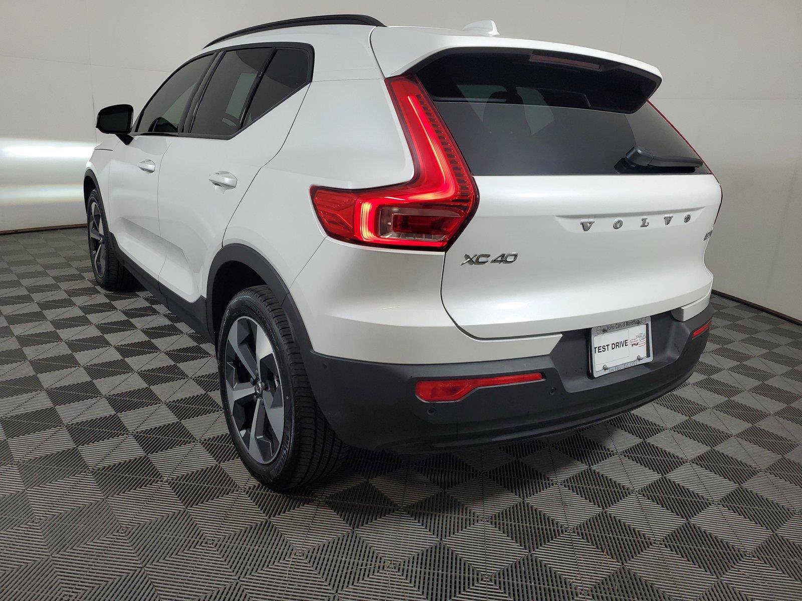 Used 2026 Volvo XC40 B5 Plus w/ Protection Package Premier AWD/4WD image 4
