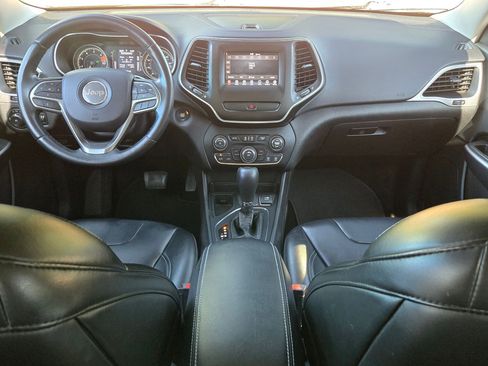 Used 2019 Jeep Cherokee Latitude Plus FWD image 16