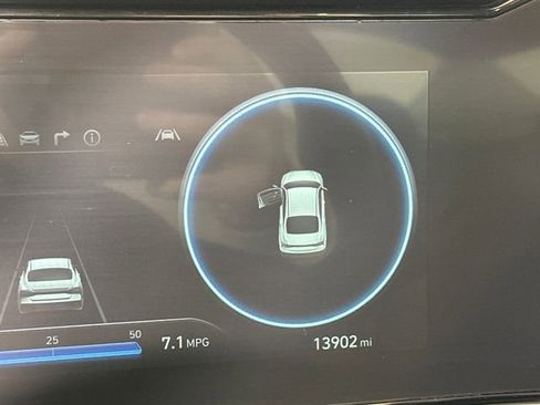 Used 2024 Hyundai Elantra Limited image 18