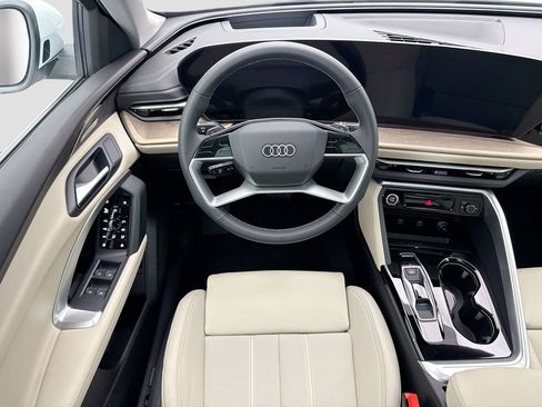 Used 2025 Audi Q5 Premium Plus w/ Premium Plus AWD/4WD image 11