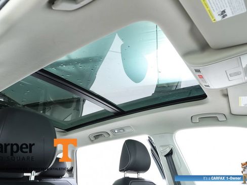 Used 2024 Volkswagen Tiguan SE w/ Panoramic Sunroof Package FWD image 75