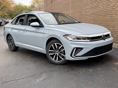 New 2025 Volkswagen Jetta SE image 1