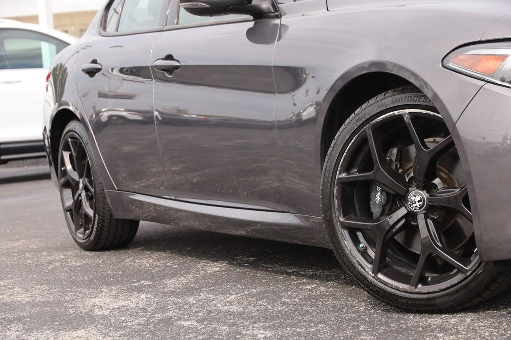 Used 2019 Alfa Romeo Giulia AWD image 3