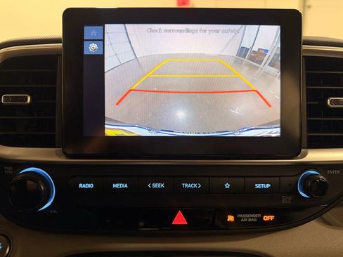 Used 2025 Hyundai Venue SEL FWD image 21