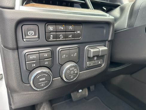 New 2026 Chevrolet Suburban High Country image 25