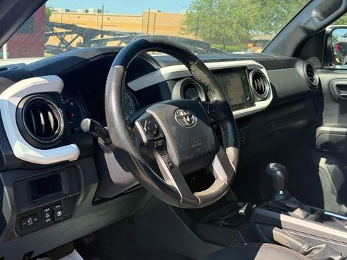 Used 2017 Toyota Tacoma TRD Off-Road w/ Tow Package RWD image 6