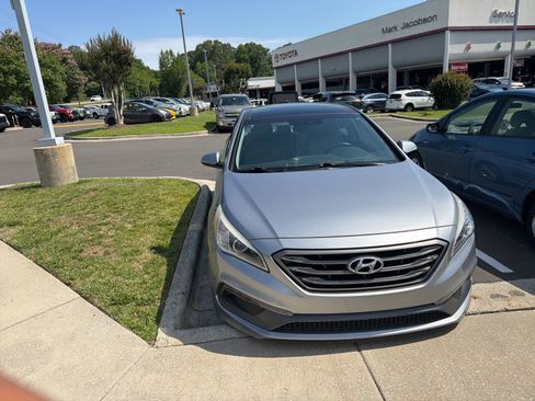 Used 2016 Hyundai Sonata Limited w/ Option Group 04 FWD image 1