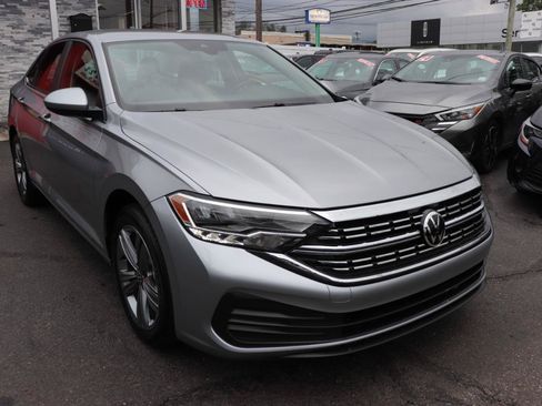 Used 2024 Volkswagen Jetta SE FWD image 7