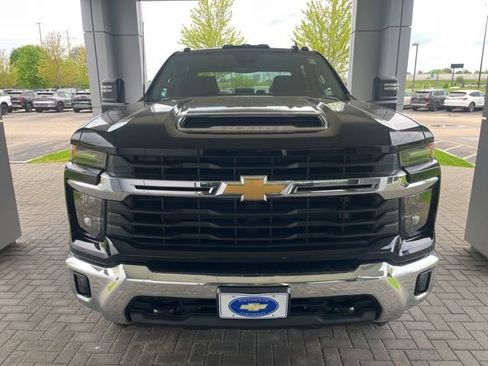 Used 2024 Chevrolet Silverado 2500 LT AWD/4WD image 6