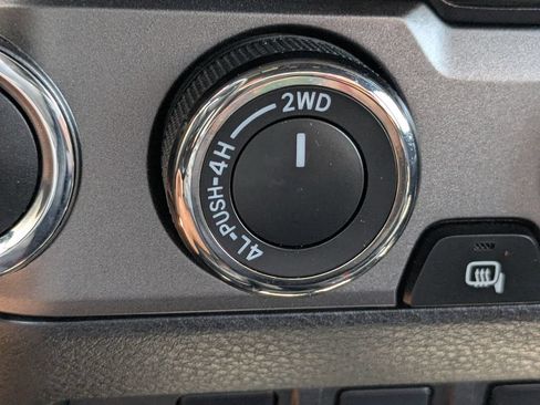 Used 2020 Toyota Tacoma TRD Off-Road w/ TRD Premium Off Road Package AWD/4WD image 23