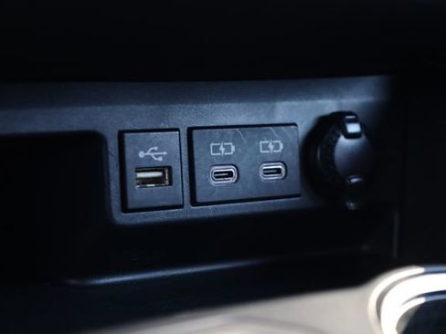 Used 2024 Toyota Highlander LE image 18