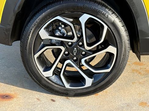 Used 2024 Chevrolet Trax RS w/ Sunroof Package FWD image 9