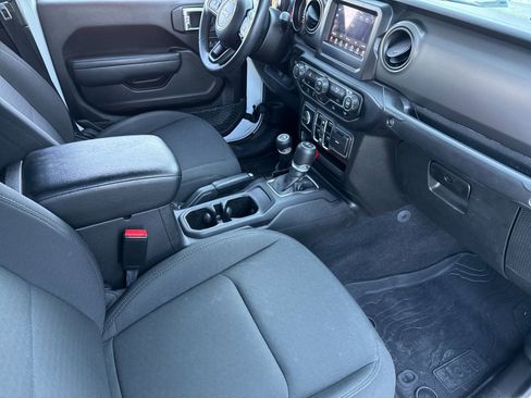 Used 2022 Jeep Gladiator Sport image 16