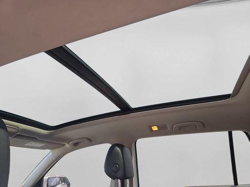 Used 2019 Volkswagen Atlas SE w/ Panoramic Sunroof Package AWD/4WD image 13