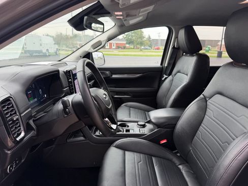Used 2025 Ford Ranger Lariat w/ Black Appearance Package AWD/4WD image 9