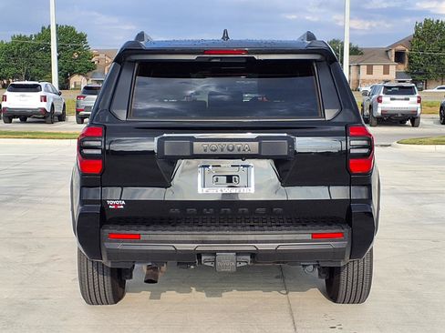 Used 2025 Toyota 4Runner SR5 AWD/4WD image 8