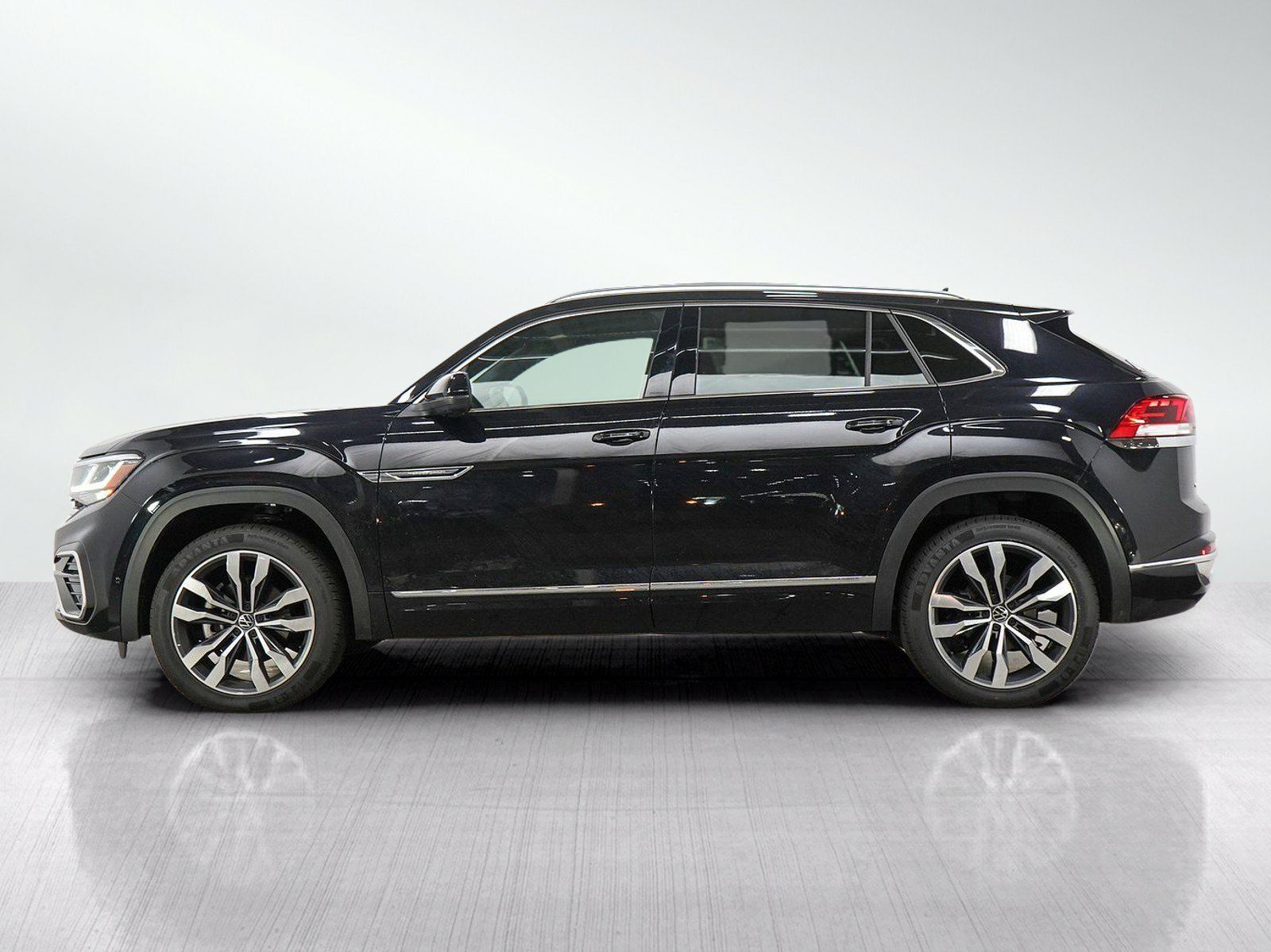 Used 2023 Volkswagen Atlas Cross Sport SEL Premium R-Line AWD/4WD image 4
