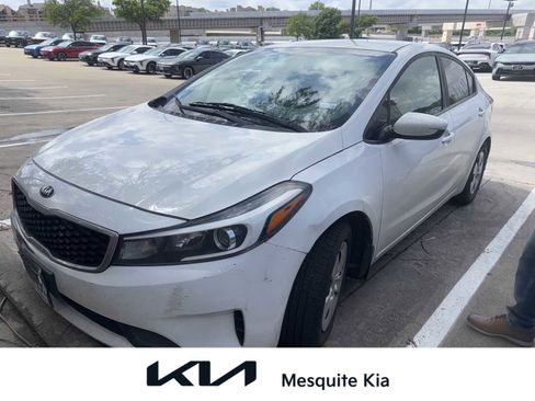 Used 2017 Kia Forte LX image 1