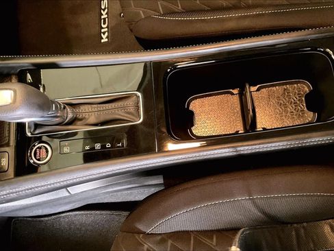 Used 2021 Nissan Kicks SV image 15