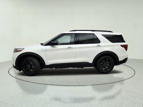 Used 2023 Ford Explorer ST-Line w/ Class IV Trailer Tow Package RWD image 4