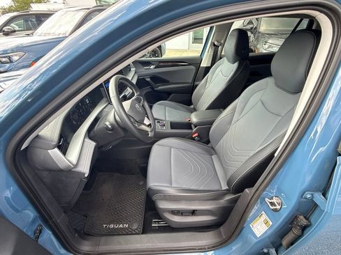 Used 2026 Volkswagen Tiguan SE AWD/4WD image 11